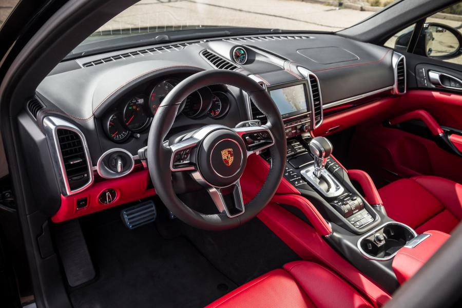  Porsche Cayenne S 2015 года  (US) (фото 6 из 9)